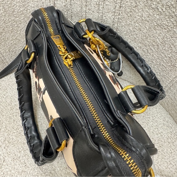 Viral Steve Madden Cow Print Faux Leather Crossbody with Bag Charms - NWT - Picture 7 of 8